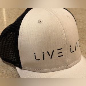 Live Live hat NWT 2 tone White with Black back OSFA adjustable back